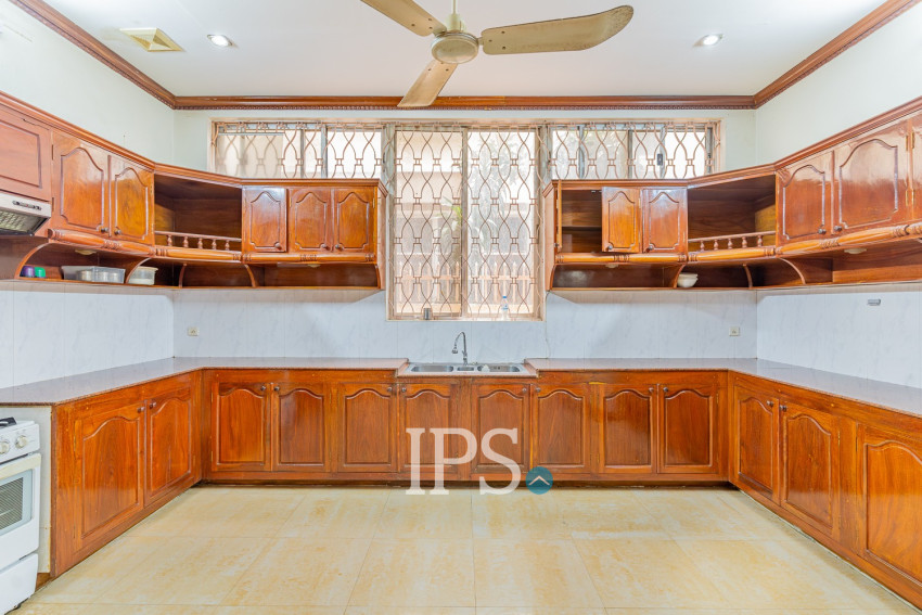 5 Bedroom Commercial Villa For Rent - Tonle Bassac, Phnom Penh