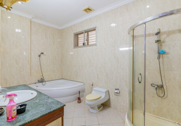 5 Bedroom Commercial Villa For Rent - Tonle Bassac, Phnom Penh thumbnail
