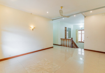 5 Bedroom Commercial Villa For Rent - Tonle Bassac, Phnom Penh thumbnail
