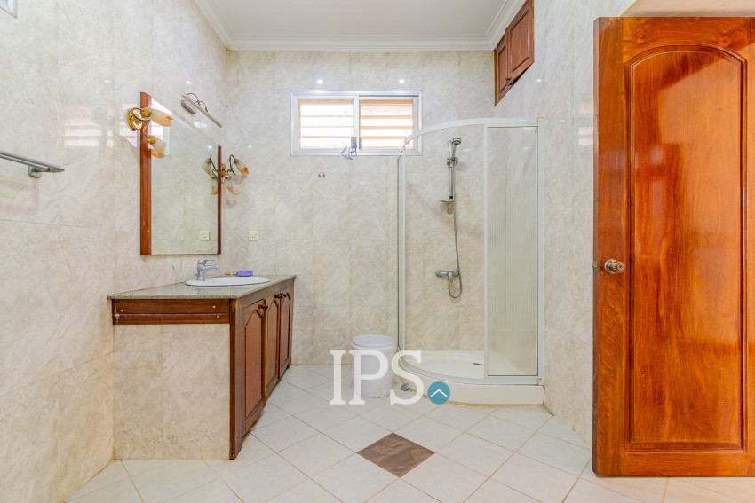 5 Bedroom Commercial Villa For Rent - Tonle Bassac, Phnom Penh