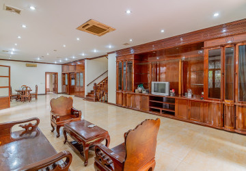5 Bedroom Commercial Villa For Rent - Tonle Bassac, Phnom Penh thumbnail