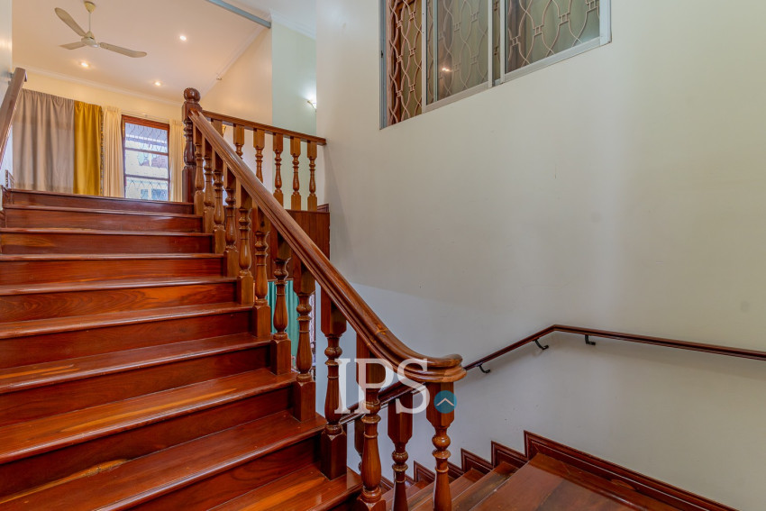 5 Bedroom Commercial Villa For Rent - Tonle Bassac, Phnom Penh