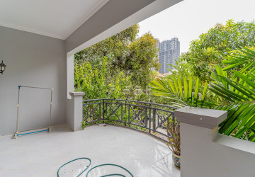 5 Bedroom Commercial Villa For Rent - Tonle Bassac, Phnom Penh thumbnail