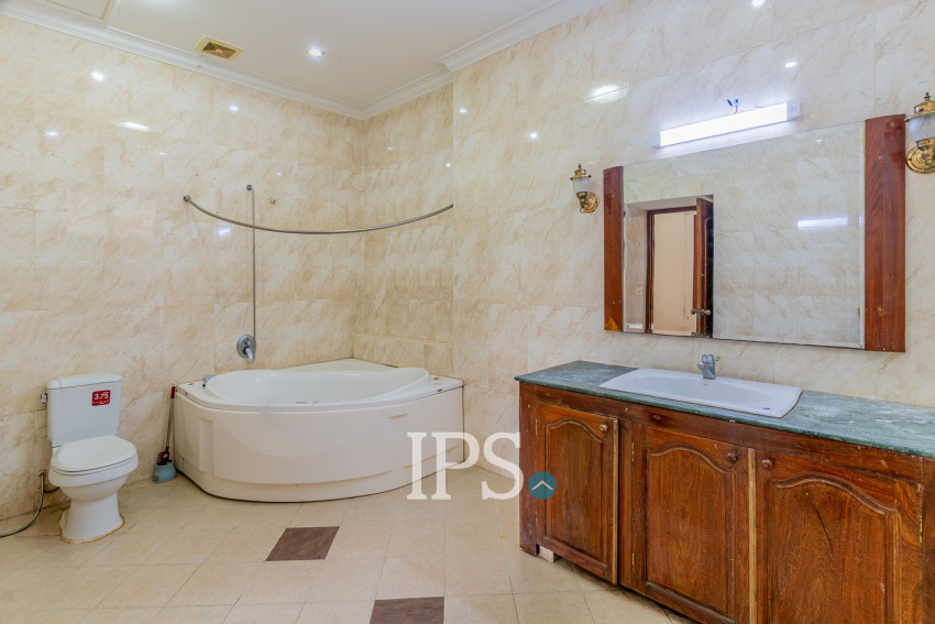 5 Bedroom Commercial Villa For Rent - Tonle Bassac, Phnom Penh