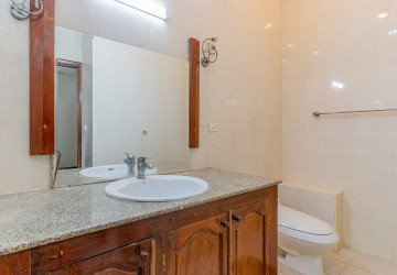 5 Bedroom Commercial Villa For Rent - Tonle Bassac, Phnom Penh thumbnail