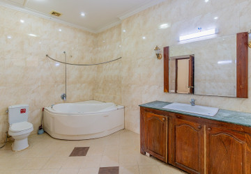 5 Bedroom Commercial Villa For Rent - Tonle Bassac, Phnom Penh thumbnail
