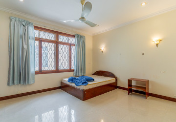 5 Bedroom Commercial Villa For Rent - Tonle Bassac, Phnom Penh thumbnail