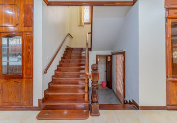 5 Bedroom Commercial Villa For Rent - Tonle Bassac, Phnom Penh thumbnail