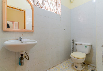 5 Bedroom Commercial Villa For Rent - Tonle Bassac, Phnom Penh thumbnail