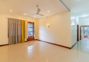 5 Bedroom Commercial Villa For Rent - Tonle Bassac, Phnom Penh thumbnail