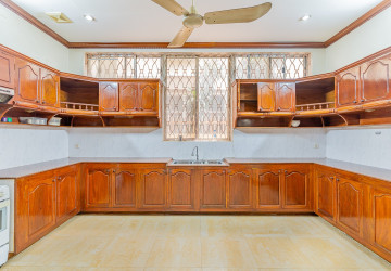 5 Bedroom Commercial Villa For Rent - Tonle Bassac, Phnom Penh thumbnail