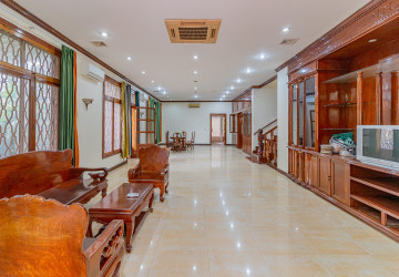 5 Bedroom Commercial Villa For Rent - Tonle Bassac, Phnom Penh thumbnail