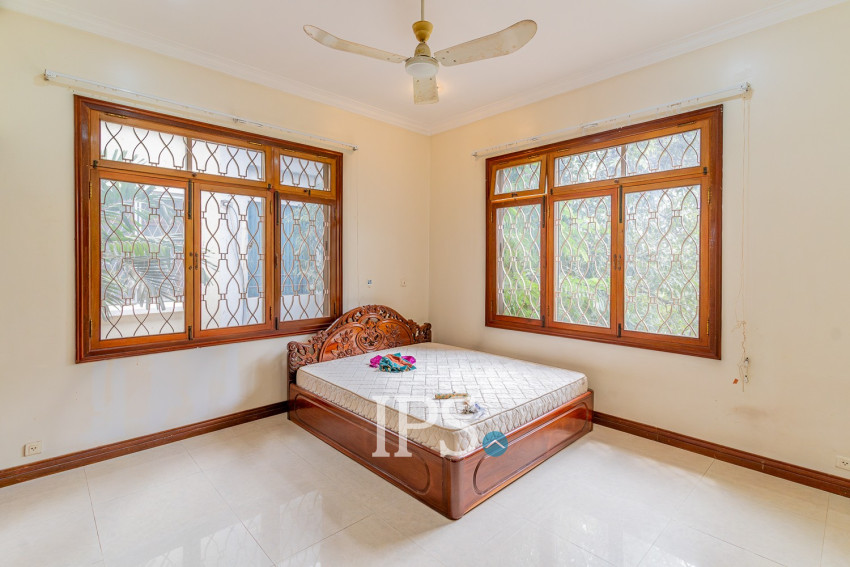 5 Bedroom Commercial Villa For Rent - Tonle Bassac, Phnom Penh