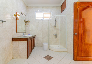 5 Bedroom Commercial Villa For Rent - Tonle Bassac, Phnom Penh thumbnail
