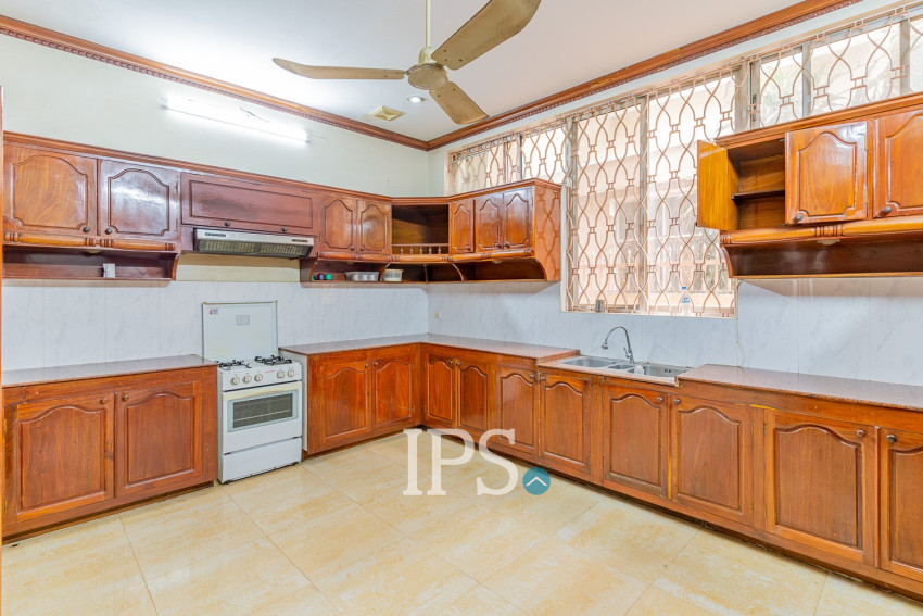 5 Bedroom Commercial Villa For Rent - Tonle Bassac, Phnom Penh