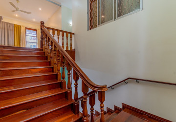 5 Bedroom Commercial Villa For Rent - Tonle Bassac, Phnom Penh thumbnail
