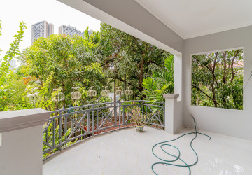 5 Bedroom Commercial Villa For Rent - Tonle Bassac, Phnom Penh thumbnail