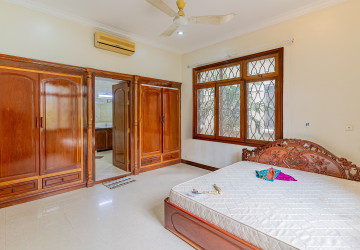 5 Bedroom Commercial Villa For Rent - Tonle Bassac, Phnom Penh thumbnail