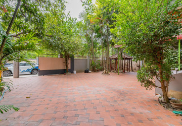 5 Bedroom Commercial Villa For Rent - Tonle Bassac, Phnom Penh thumbnail