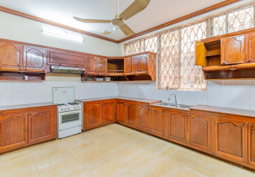 5 Bedroom Commercial Villa For Rent - Tonle Bassac, Phnom Penh thumbnail