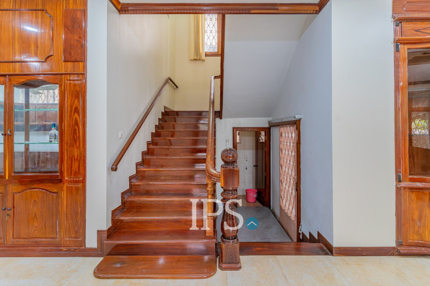 5 Bedroom Commercial Villa For Rent - Tonle Bassac, Phnom Penh