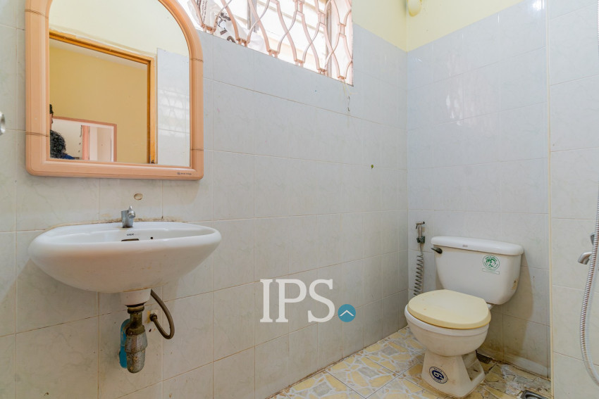 5 Bedroom Commercial Villa For Rent - Tonle Bassac, Phnom Penh