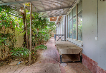 5 Bedroom Commercial Villa For Rent - Tonle Bassac, Phnom Penh thumbnail