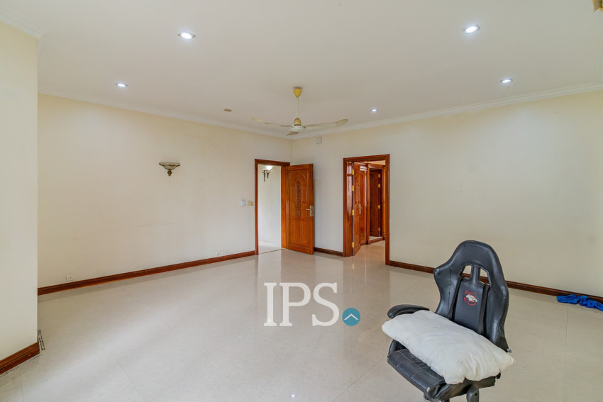 5 Bedroom Commercial Villa For Rent - Tonle Bassac, Phnom Penh