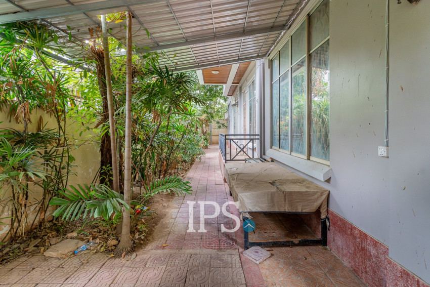 5 Bedroom Commercial Villa For Rent - Tonle Bassac, Phnom Penh