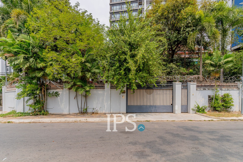 5 Bedroom Commercial Villa For Rent - Tonle Bassac, Phnom Penh