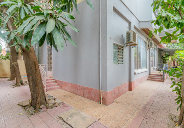 5 Bedroom Commercial Villa For Rent - Tonle Bassac, Phnom Penh thumbnail