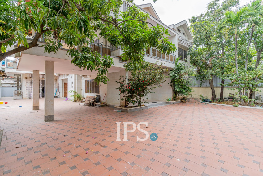 8 Bedroom Commercial Villa For Rent - Tonle Bassac, Phnom Penh