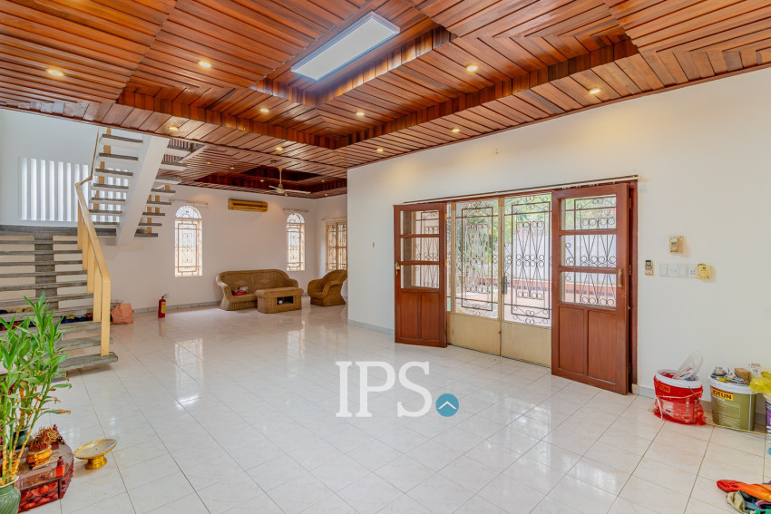 8 Bedroom Commercial Villa For Rent - Tonle Bassac, Phnom Penh