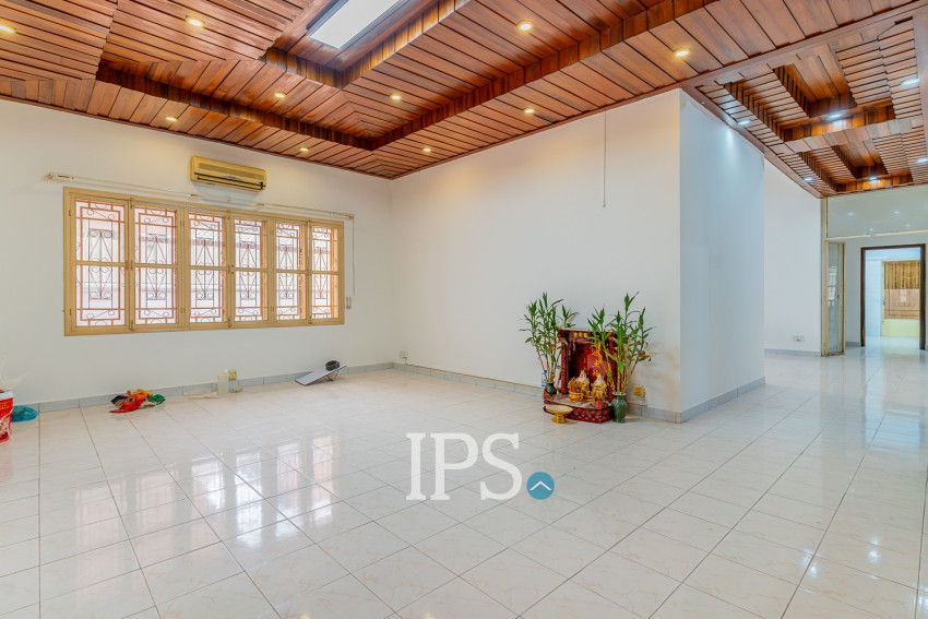8 Bedroom Commercial Villa For Rent - Tonle Bassac, Phnom Penh