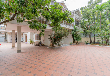 8 Bedroom Commercial Villa For Rent - Tonle Bassac, Phnom Penh thumbnail