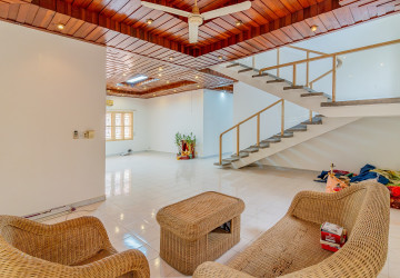 8 Bedroom Commercial Villa For Rent - Tonle Bassac, Phnom Penh thumbnail