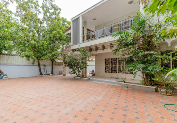 8 Bedroom Commercial Villa For Rent - Tonle Bassac, Phnom Penh thumbnail