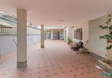 8 Bedroom Commercial Villa For Rent - Tonle Bassac, Phnom Penh thumbnail