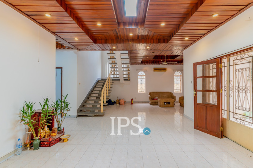8 Bedroom Commercial Villa For Rent - Tonle Bassac, Phnom Penh
