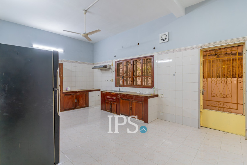 8 Bedroom Commercial Villa For Rent - Tonle Bassac, Phnom Penh