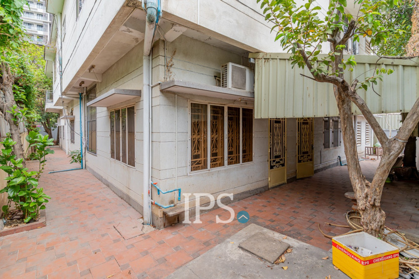 8 Bedroom Commercial Villa For Rent - Tonle Bassac, Phnom Penh