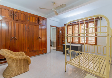 8 Bedroom Commercial Villa For Rent - Tonle Bassac, Phnom Penh thumbnail
