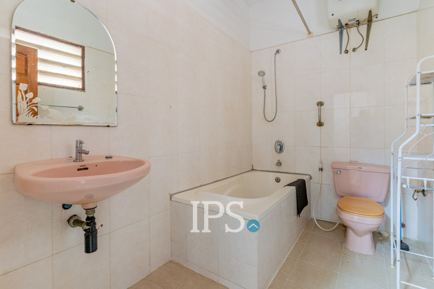 8 Bedroom Commercial Villa For Rent - Tonle Bassac, Phnom Penh