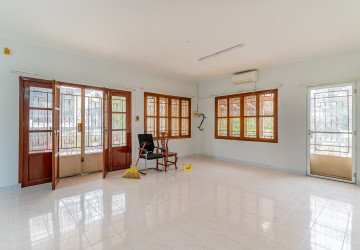 8 Bedroom Commercial Villa For Rent - Tonle Bassac, Phnom Penh thumbnail