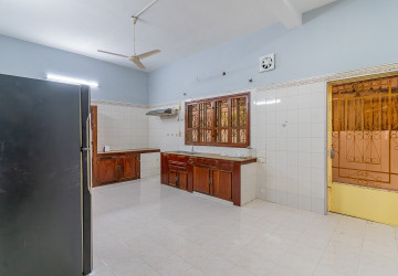 8 Bedroom Commercial Villa For Rent - Tonle Bassac, Phnom Penh thumbnail