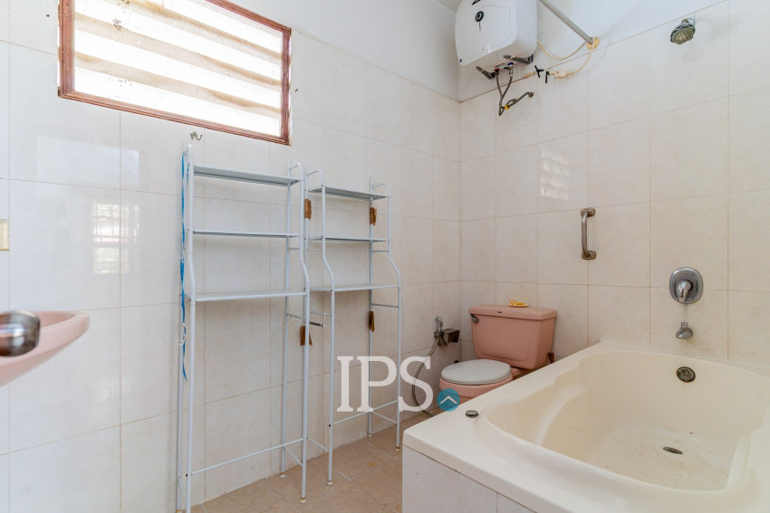 8 Bedroom Commercial Villa For Rent - Tonle Bassac, Phnom Penh