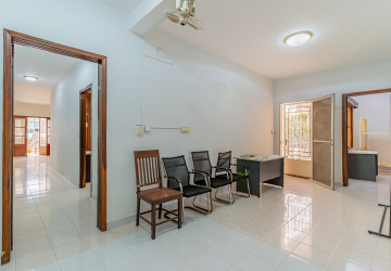 8 Bedroom Commercial Villa For Rent - Tonle Bassac, Phnom Penh thumbnail