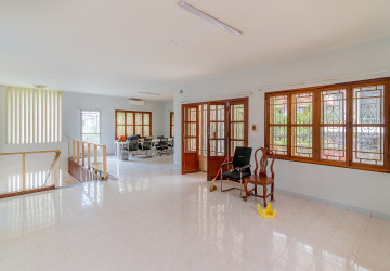 8 Bedroom Commercial Villa For Rent - Tonle Bassac, Phnom Penh thumbnail