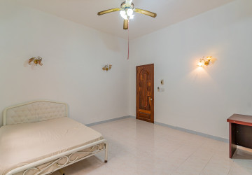 8 Bedroom Commercial Villa For Rent - Tonle Bassac, Phnom Penh thumbnail