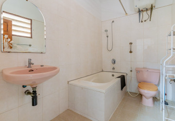 8 Bedroom Commercial Villa For Rent - Tonle Bassac, Phnom Penh thumbnail